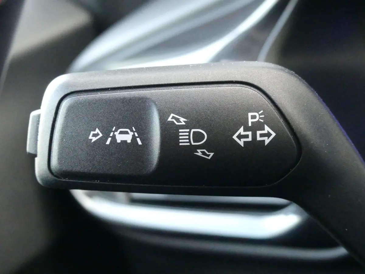 1.0 EcoBoost ST-Line | TREKHAAK | CAMERA | STUUR+STOEL+VOORRUITVERWARMING | PARKEERSENSOREN V+A | APPLE CARPLAY / ANDRIOD AUTO | NAVI | LMV 17" | KEYLESS |