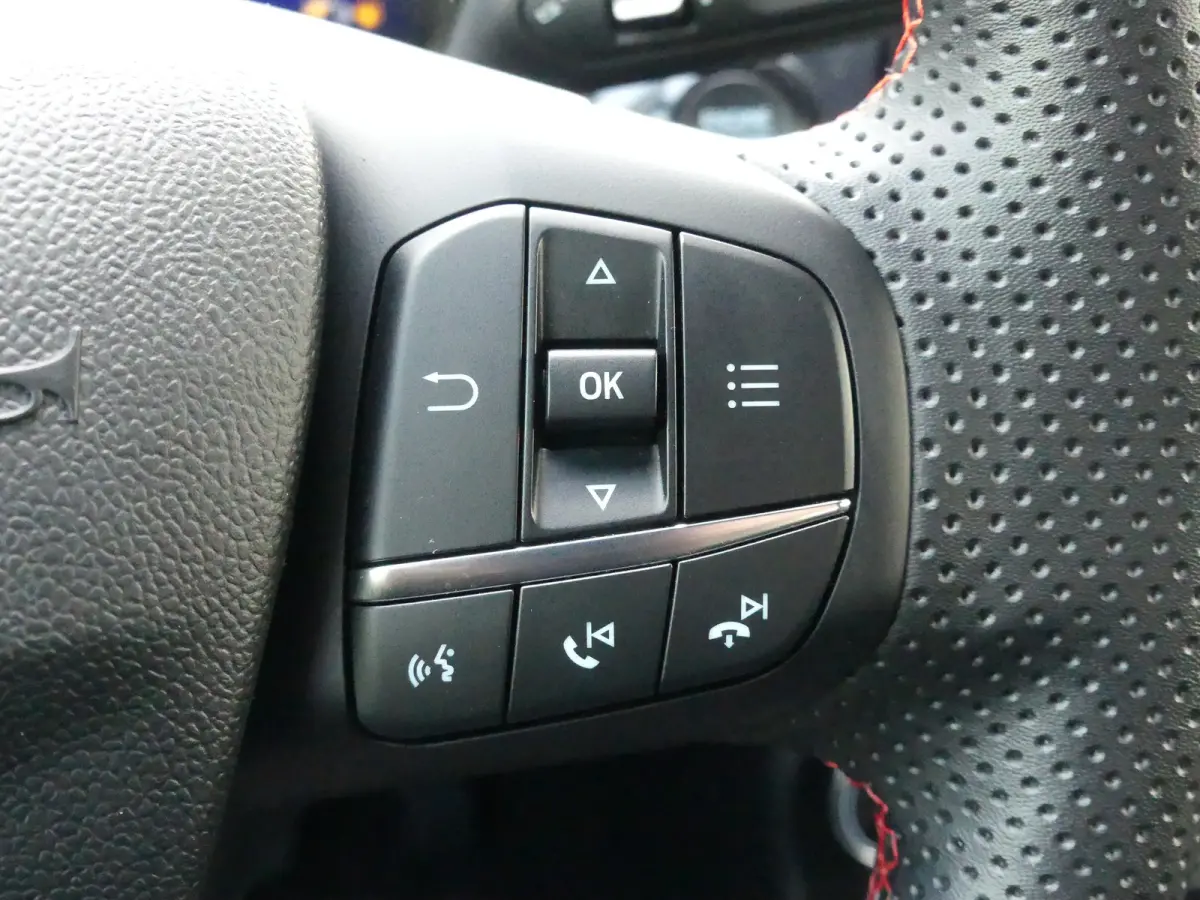 1.0 EcoBoost ST-Line | TREKHAAK | CAMERA | STUUR+STOEL+VOORRUITVERWARMING | PARKEERSENSOREN V+A | APPLE CARPLAY / ANDRIOD AUTO | NAVI | LMV 17" | KEYLESS |