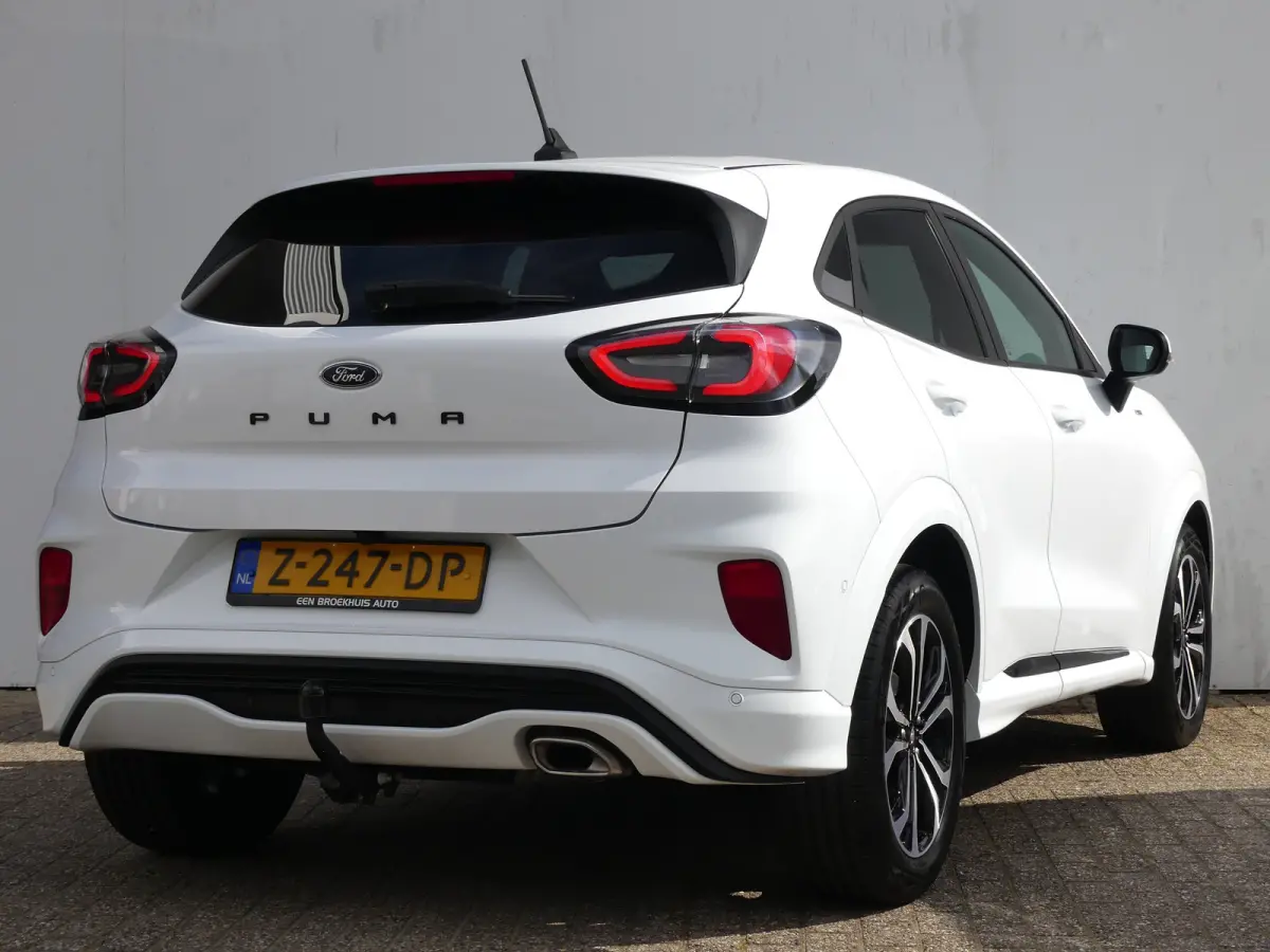 1.0 EcoBoost ST-Line | TREKHAAK | CAMERA | STUUR+STOEL+VOORRUITVERWARMING | PARKEERSENSOREN V+A | APPLE CARPLAY / ANDRIOD AUTO | NAVI | LMV 17" | KEYLESS |