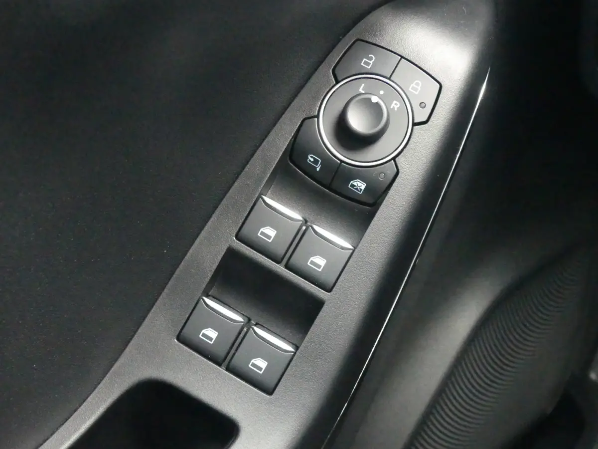 1.0 EcoBoost ST-Line | TREKHAAK | CAMERA | STUUR+STOEL+VOORRUITVERWARMING | PARKEERSENSOREN V+A | APPLE CARPLAY / ANDRIOD AUTO | NAVI | LMV 17" | KEYLESS |