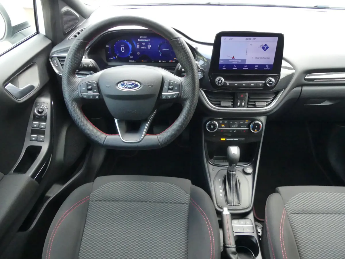 1.0 EcoBoost ST-Line | TREKHAAK | CAMERA | STUUR+STOEL+VOORRUITVERWARMING | PARKEERSENSOREN V+A | APPLE CARPLAY / ANDRIOD AUTO | NAVI | LMV 17" | KEYLESS |