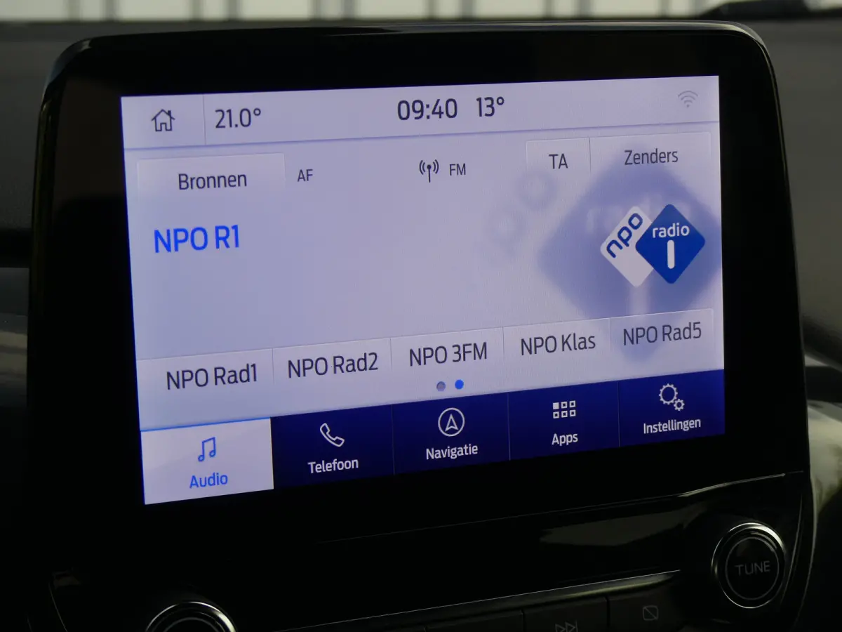 1.0 EcoBoost ST-Line | TREKHAAK | CAMERA | STUUR+STOEL+VOORRUITVERWARMING | PARKEERSENSOREN V+A | APPLE CARPLAY / ANDRIOD AUTO | NAVI | LMV 17" | KEYLESS |
