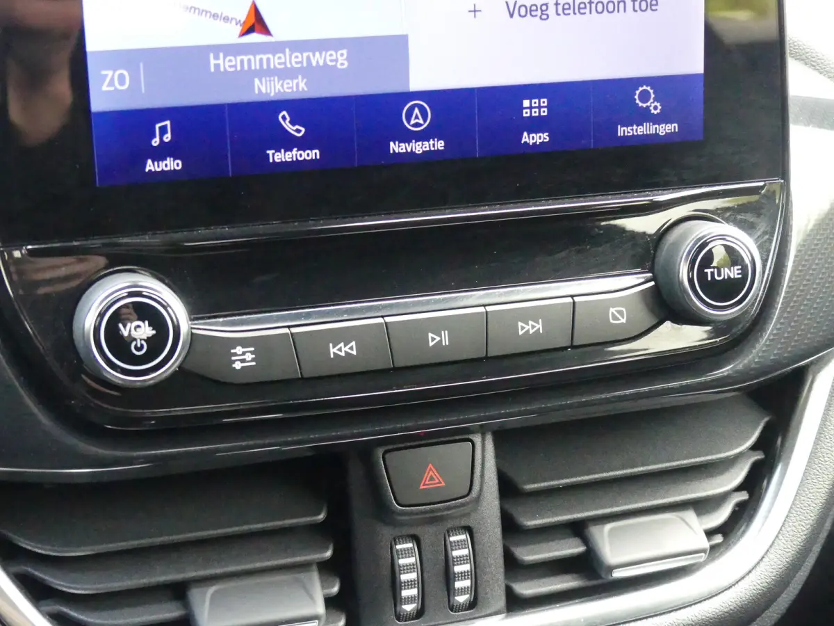 1.0 EcoBoost ST-Line | TREKHAAK | CAMERA | STUUR+STOEL+VOORRUITVERWARMING | PARKEERSENSOREN V+A | APPLE CARPLAY / ANDRIOD AUTO | NAVI | LMV 17" | KEYLESS |