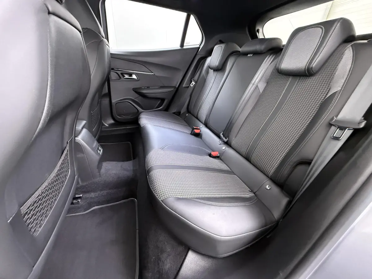 SUV GT-Line 130pk | Navigatie | Automatische airco | Camera achter | Parkeersensoren voor en achter | Cruise control | Full LED koplampen | Apple Carplay en Android auto | 1e eigenaar