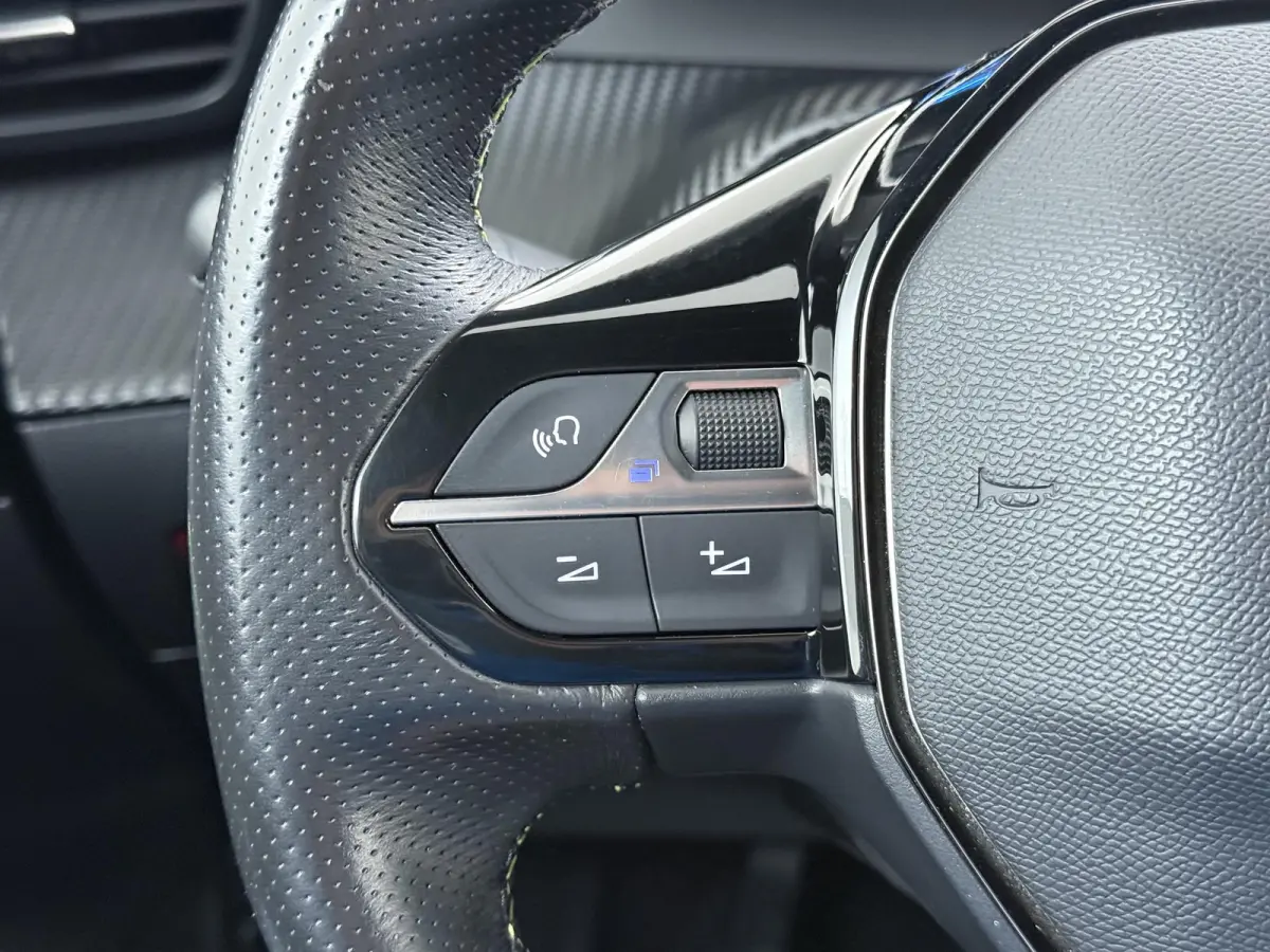 SUV GT-Line 130pk | Navigatie | Automatische airco | Camera achter | Parkeersensoren voor en achter | Cruise control | Full LED koplampen | Apple Carplay en Android auto | 1e eigenaar