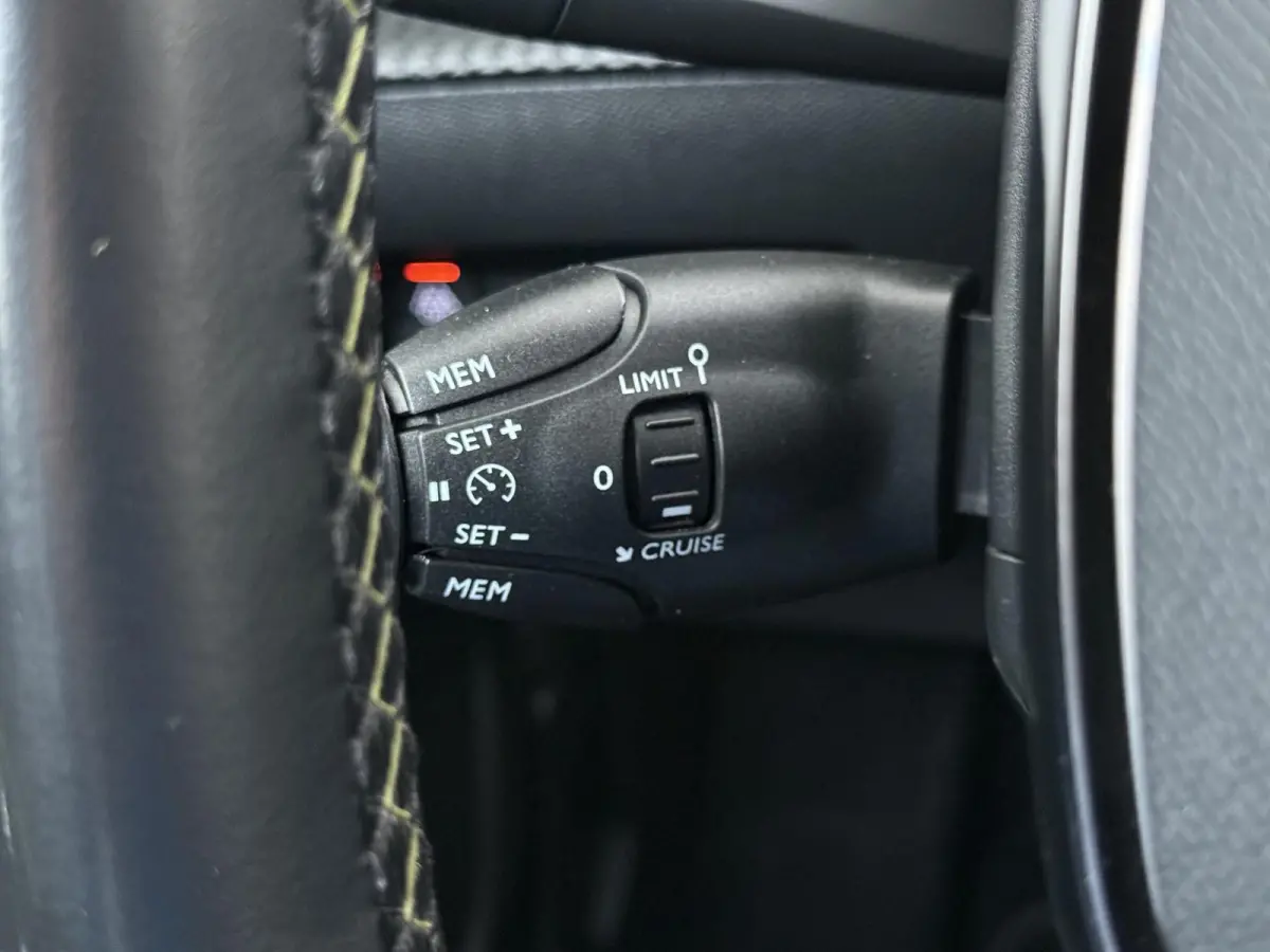 SUV GT-Line 130pk | Navigatie | Automatische airco | Camera achter | Parkeersensoren voor en achter | Cruise control | Full LED koplampen | Apple Carplay en Android auto | 1e eigenaar