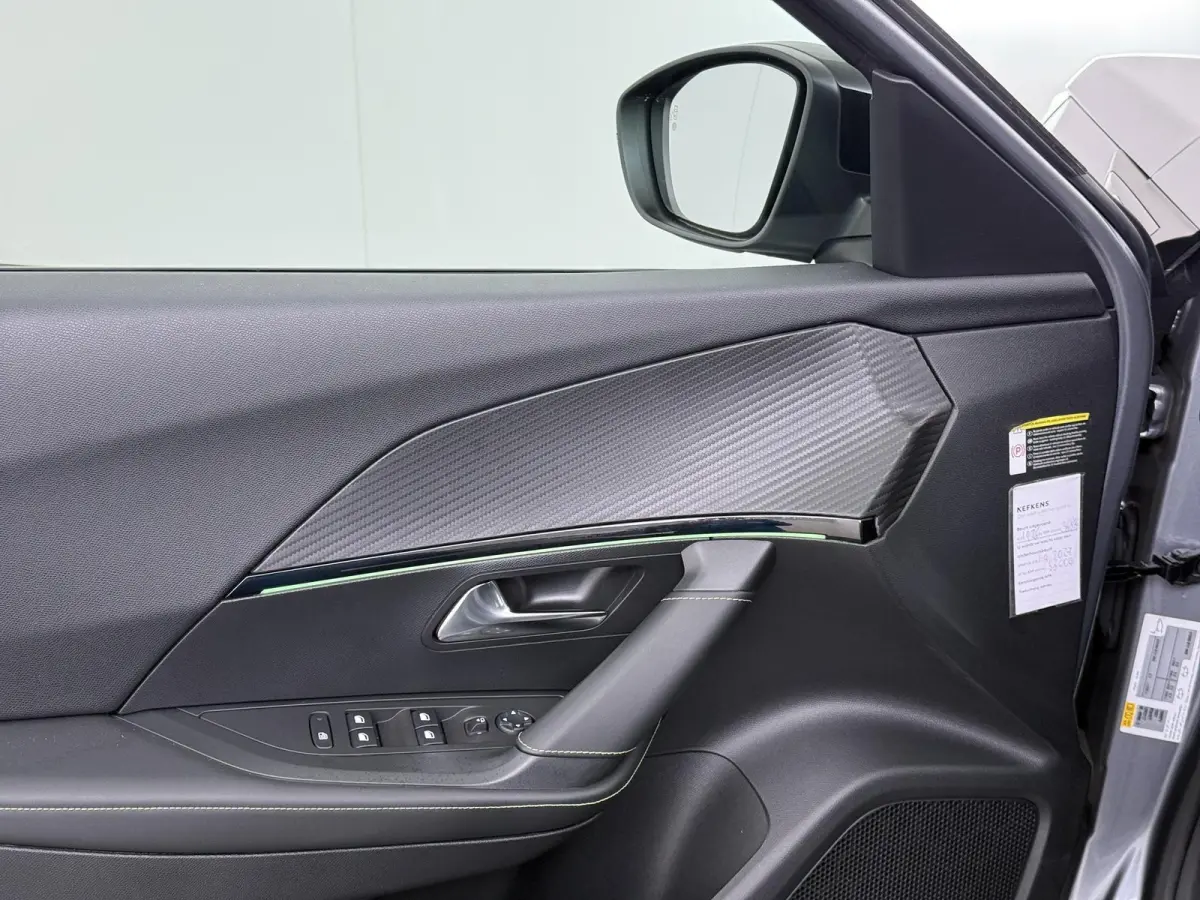 SUV GT-Line 130pk | Navigatie | Automatische airco | Camera achter | Parkeersensoren voor en achter | Cruise control | Full LED koplampen | Apple Carplay en Android auto | 1e eigenaar