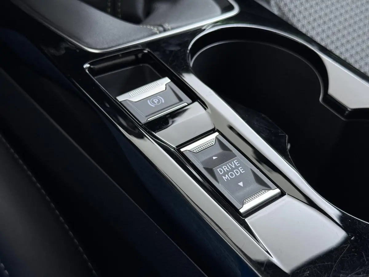 SUV GT-Line 130pk | Navigatie | Automatische airco | Camera achter | Parkeersensoren voor en achter | Cruise control | Full LED koplampen | Apple Carplay en Android auto | 1e eigenaar