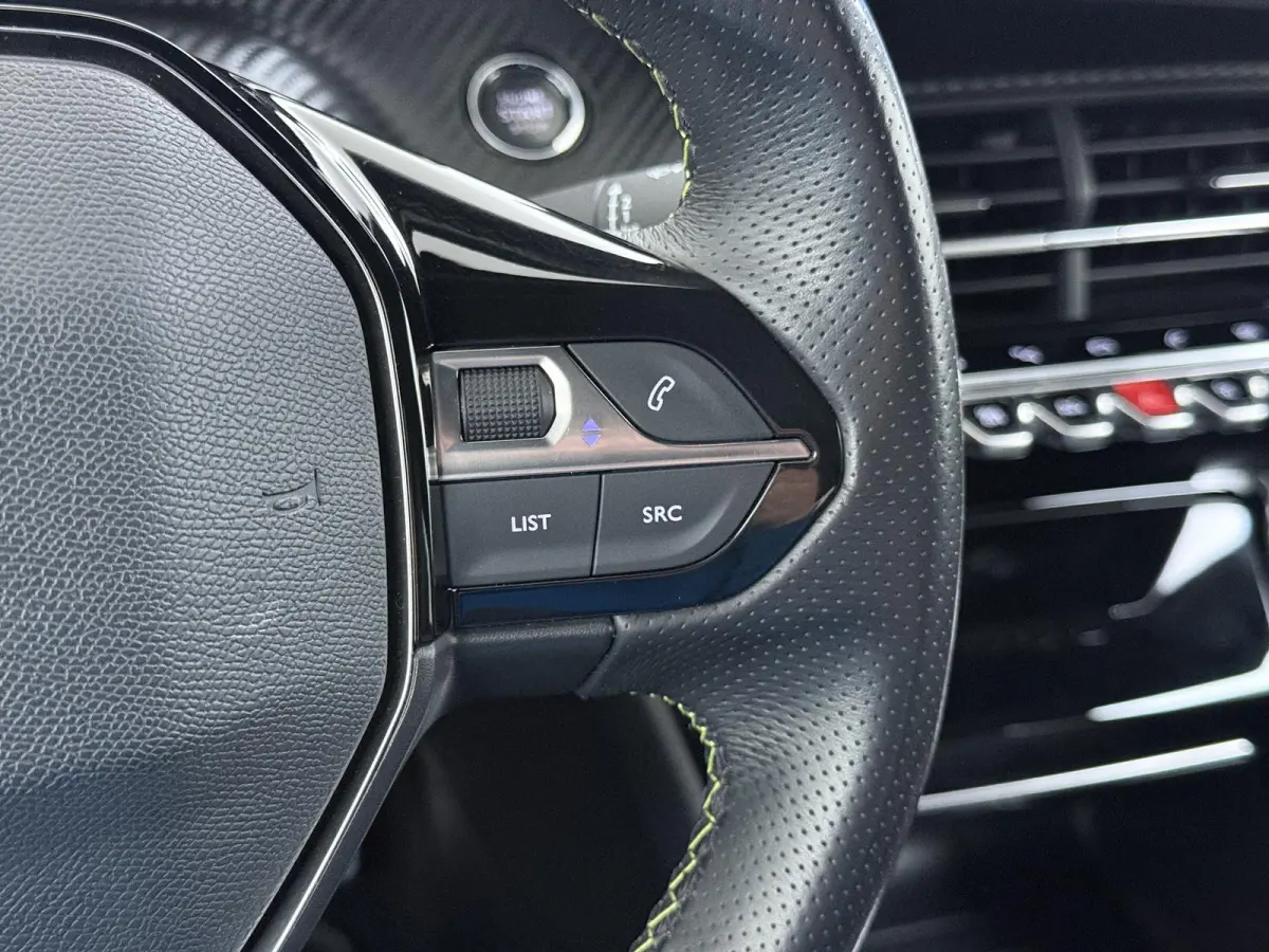 SUV GT-Line 130pk | Navigatie | Automatische airco | Camera achter | Parkeersensoren voor en achter | Cruise control | Full LED koplampen | Apple Carplay en Android auto | 1e eigenaar
