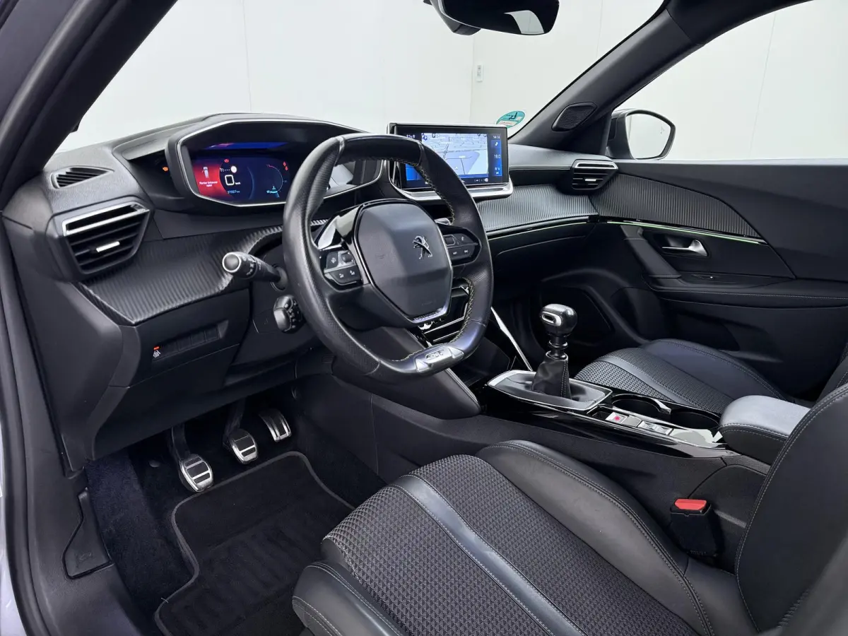SUV GT-Line 130pk | Navigatie | Automatische airco | Camera achter | Parkeersensoren voor en achter | Cruise control | Full LED koplampen | Apple Carplay en Android auto | 1e eigenaar
