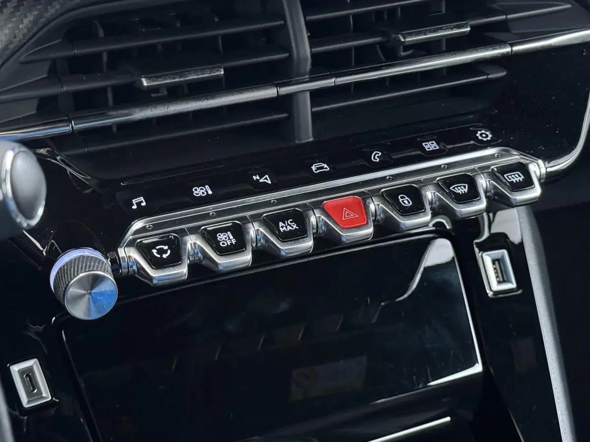 SUV GT-Line 130pk | Navigatie | Automatische airco | Camera achter | Parkeersensoren voor en achter | Cruise control | Full LED koplampen | Apple Carplay en Android auto | 1e eigenaar