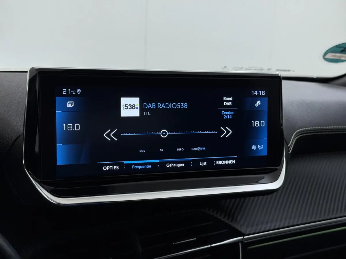 SUV GT-Line 130pk | Navigatie | Automatische airco | Camera achter | Parkeersensoren voor en achter | Cruise control | Full LED koplampen | Apple Carplay en Android auto | 1e eigenaar