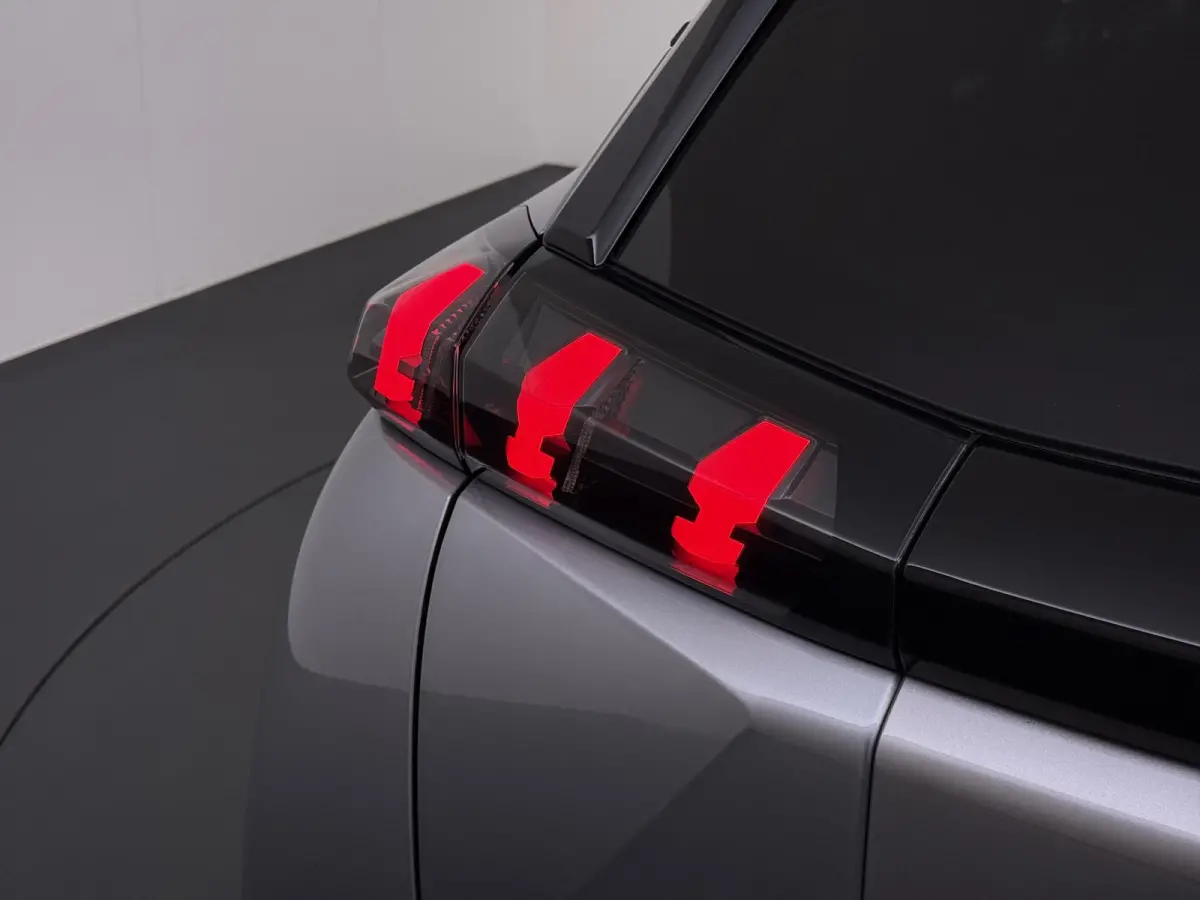 SUV GT-Line 130pk | Navigatie | Automatische airco | Camera achter | Parkeersensoren voor en achter | Cruise control | Full LED koplampen | Apple Carplay en Android auto | 1e eigenaar