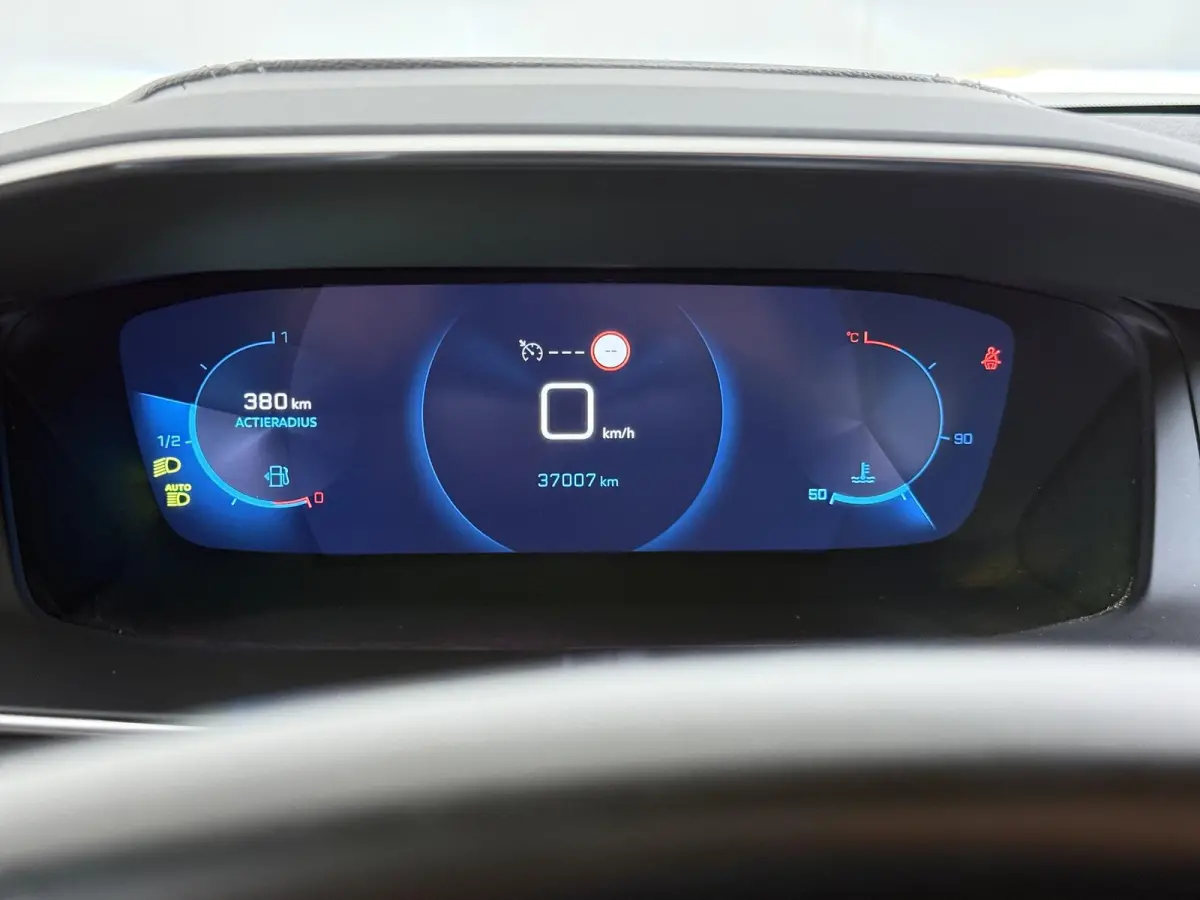 SUV GT-Line 130pk | Navigatie | Automatische airco | Camera achter | Parkeersensoren voor en achter | Cruise control | Full LED koplampen | Apple Carplay en Android auto | 1e eigenaar