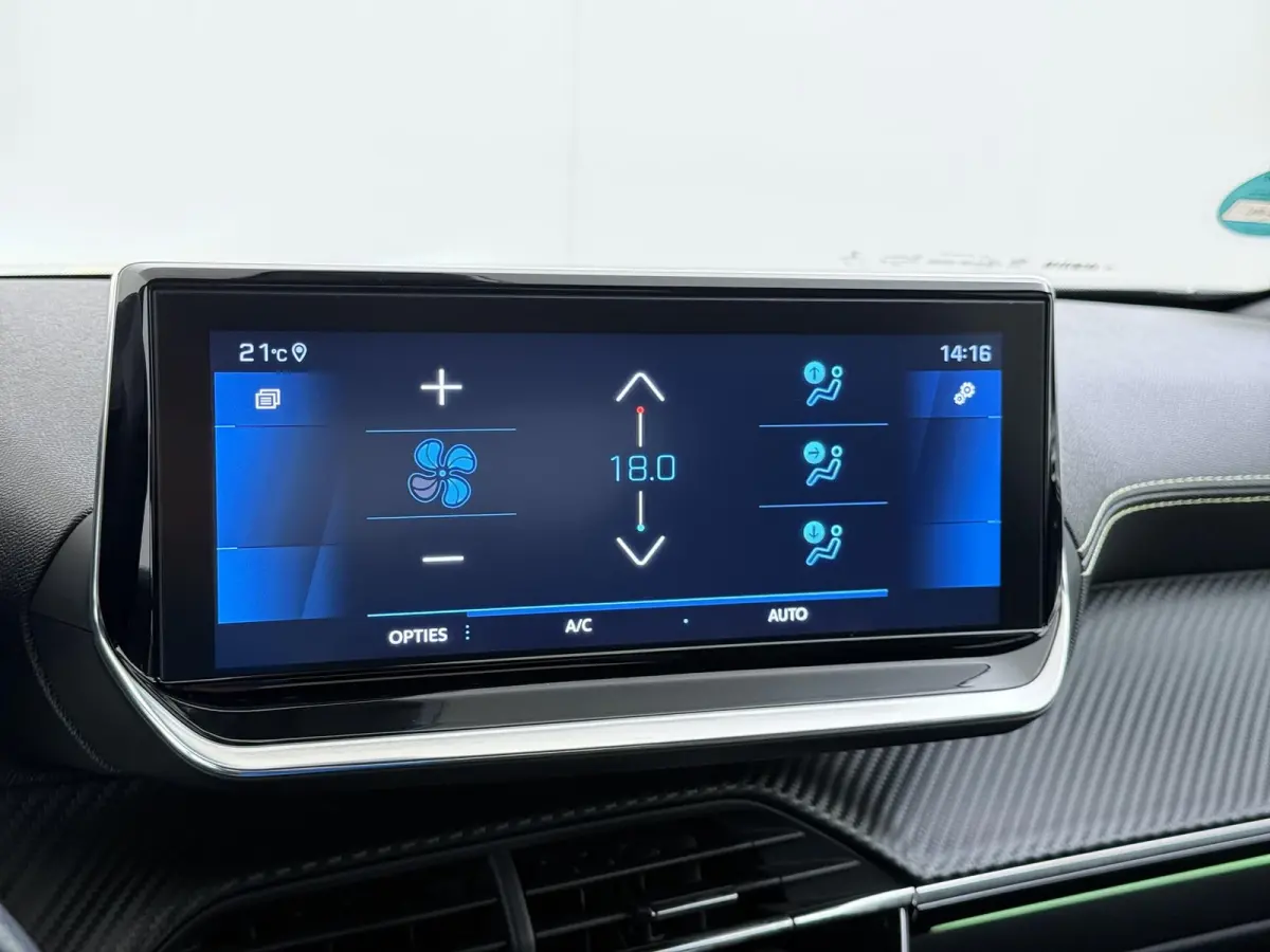 SUV GT-Line 130pk | Navigatie | Automatische airco | Camera achter | Parkeersensoren voor en achter | Cruise control | Full LED koplampen | Apple Carplay en Android auto | 1e eigenaar