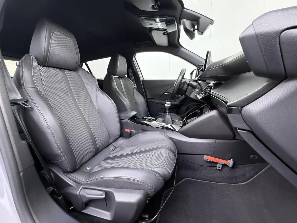 SUV GT-Line 130pk | Navigatie | Automatische airco | Camera achter | Parkeersensoren voor en achter | Cruise control | Full LED koplampen | Apple Carplay en Android auto | 1e eigenaar