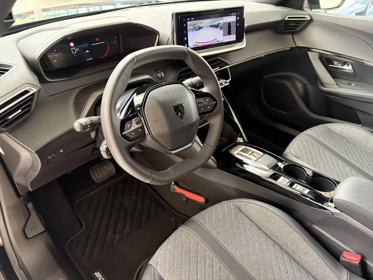 1.2 Hybrid 145 Allure | Navigatie | Parkeer Camera | Tot 8 jaar garantie