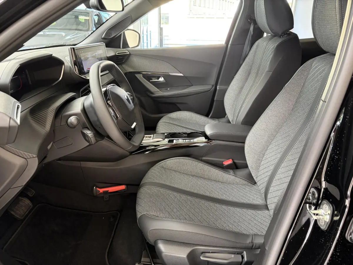 1.2 Hybrid 145 Allure | Navigatie | Parkeer Camera | Tot 8 jaar garantie