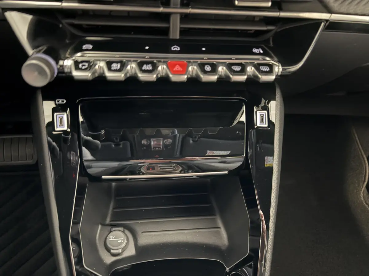 1.2 Hybrid 145 Allure | Navigatie | Parkeer Camera | Tot 8 jaar garantie