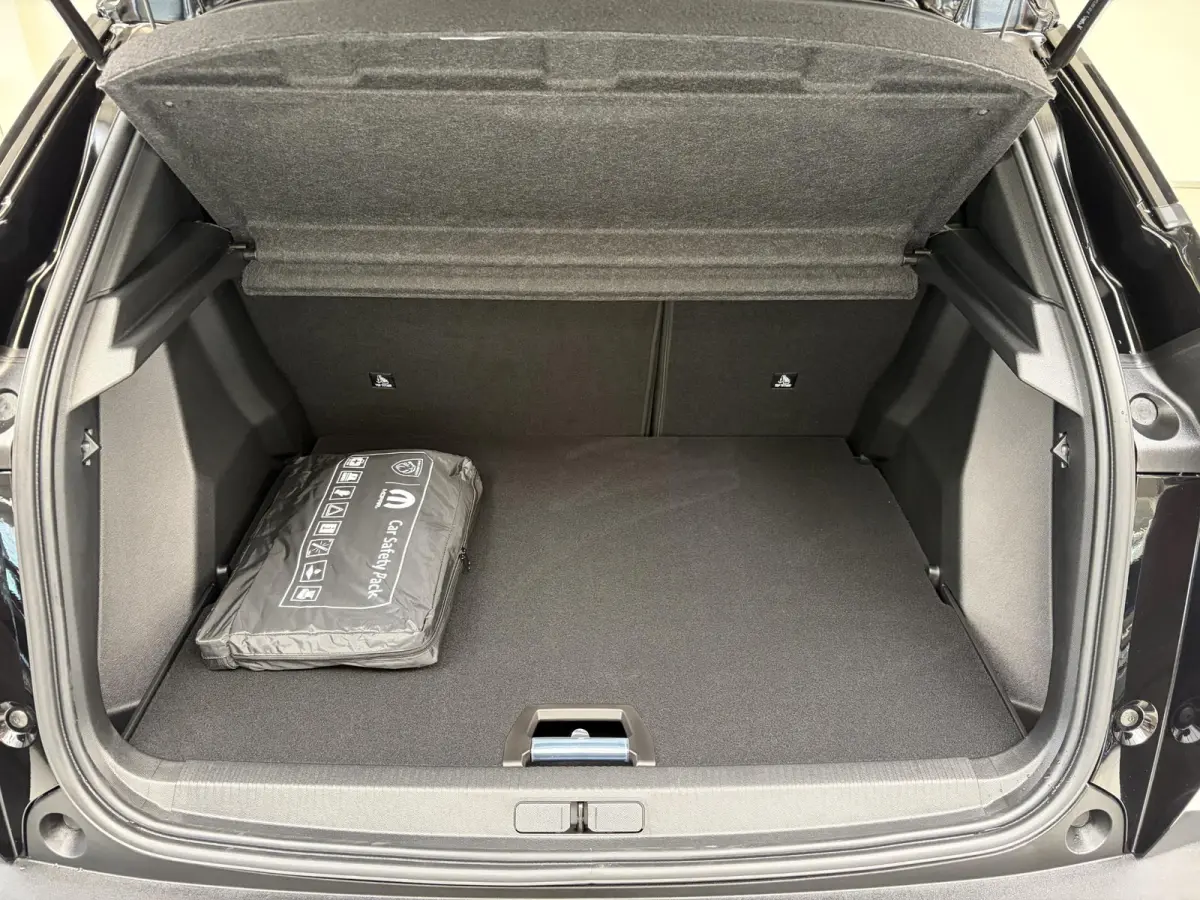 1.2 Hybrid 145 Allure | Navigatie | Parkeer Camera | Tot 8 jaar garantie