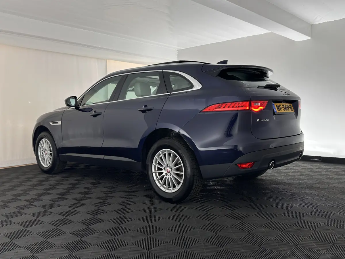 3.0 S AWD 30d Aut. *PANO | LEATHER | XENON | DIGI-COCKPIT | NAVI-FULLMAP | CAMERA | SHIFTPADDLES | ECC | AMBIENTLIGHT | LANE-ASSIST | HEATED-VENTILATED-COMFORTSEATS | PDC | CRUISE | 18''ALU
