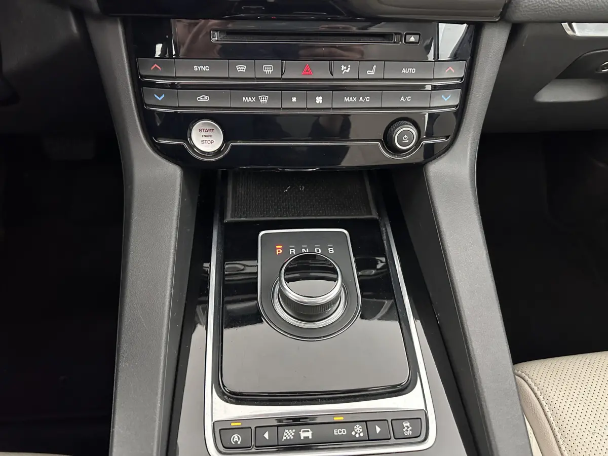 3.0 S AWD 30d Aut. *PANO | LEATHER | XENON | DIGI-COCKPIT | NAVI-FULLMAP | CAMERA | SHIFTPADDLES | ECC | AMBIENTLIGHT | LANE-ASSIST | HEATED-VENTILATED-COMFORTSEATS | PDC | CRUISE | 18''ALU