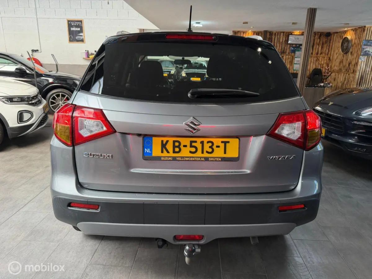 1.6 Exclusive/ Navigatie/ Camera / Nette staat