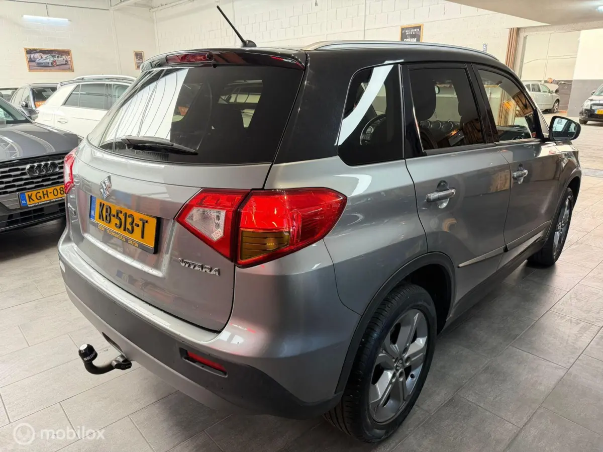 1.6 Exclusive/ Navigatie/ Camera / Nette staat