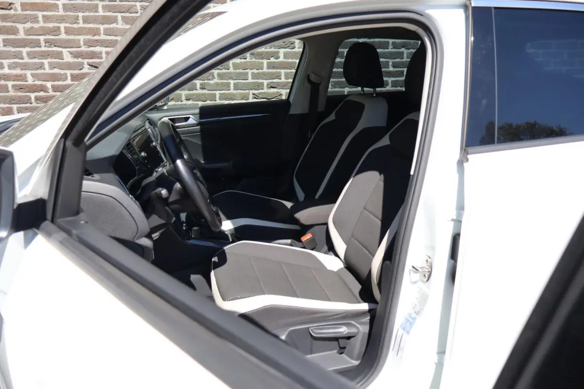 1.5 TSI 150pk DSG Sport | Navigatie | Achteruitrijcamera | LED Verlichting