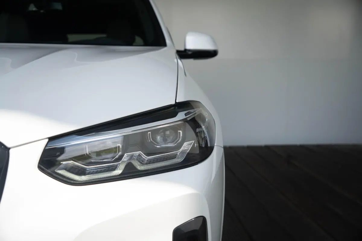 xDrive30e SoH 97% | High Executive M Sportpakket | Head-Up Display | HiFi Harman Kardon | Driving Assistant