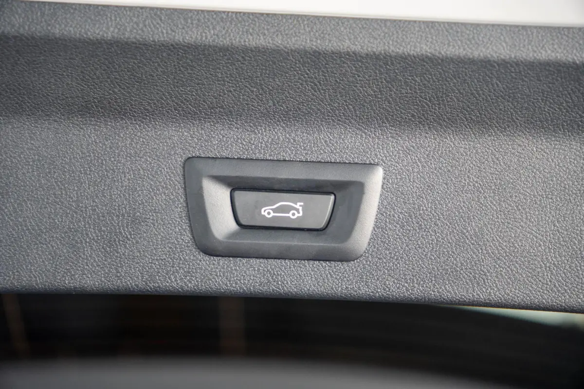 xDrive30e SoH 97% | High Executive M Sportpakket | Head-Up Display | HiFi Harman Kardon | Driving Assistant