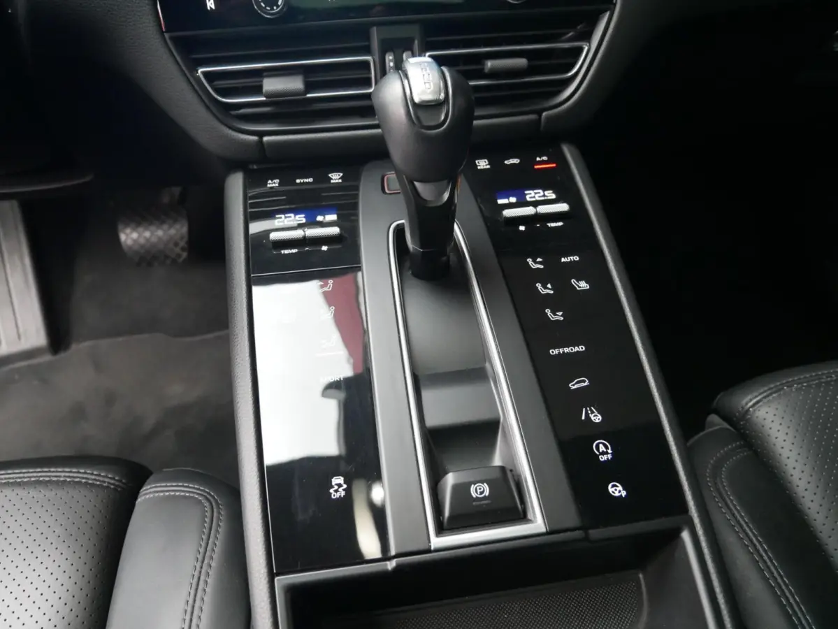 2.0 FACELIFT| PANO| TREKHAAK| 21LM| Sport Chrono