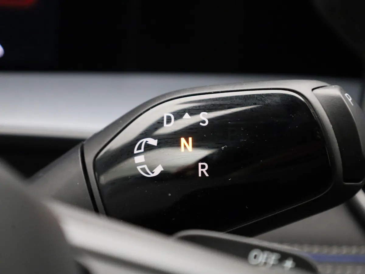 1.5 eHybrid R-Line Edition 204 PK| Origineel Nederlands | 1e Eigenaar | Panoramadak | Navigatie | Stoelverwarming | Stuurwielverwarming | Achteruitrijcamera