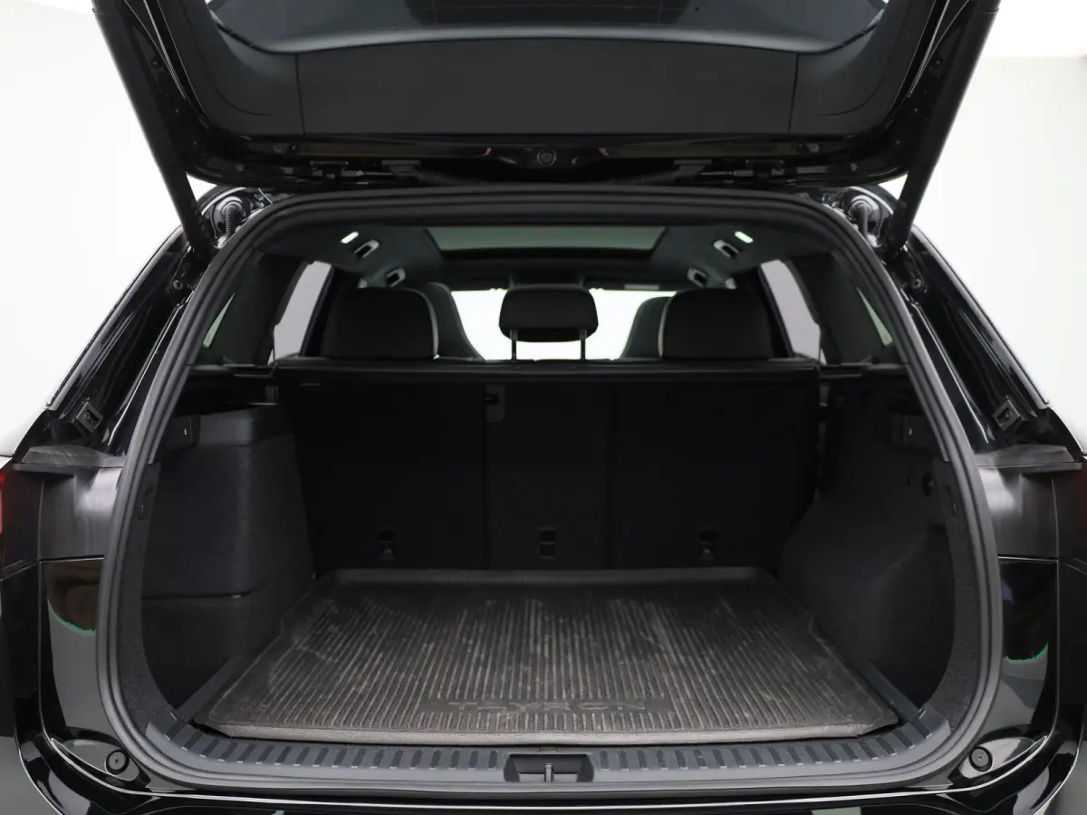 1.5 eHybrid R-Line Edition 204 PK| Origineel Nederlands | 1e Eigenaar | Panoramadak | Navigatie | Stoelverwarming | Stuurwielverwarming | Achteruitrijcamera