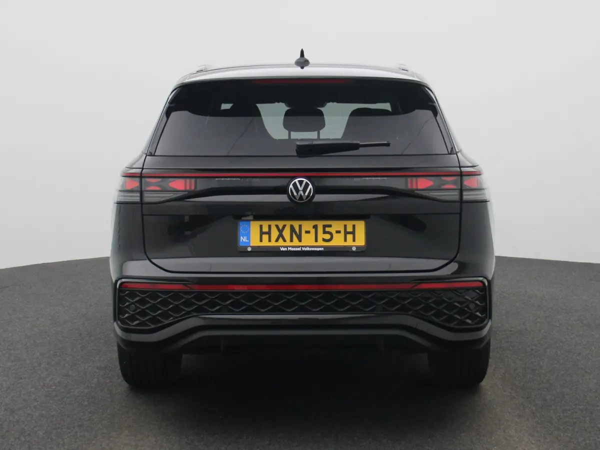 1.5 eHybrid R-Line Edition 204 PK| Origineel Nederlands | 1e Eigenaar | Panoramadak | Navigatie | Stoelverwarming | Stuurwielverwarming | Achteruitrijcamera
