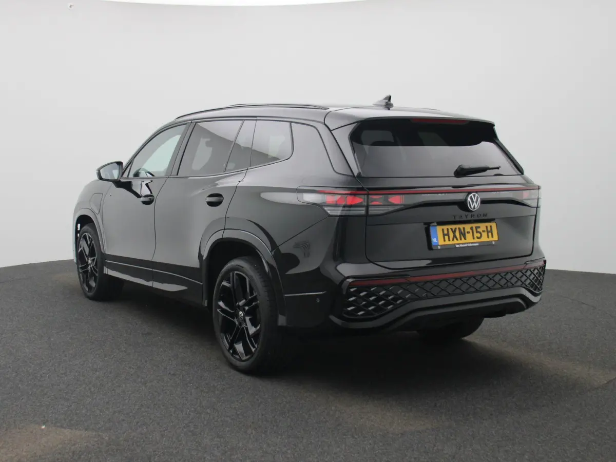 1.5 eHybrid R-Line Edition 204 PK| Origineel Nederlands | 1e Eigenaar | Panoramadak | Navigatie | Stoelverwarming | Stuurwielverwarming | Achteruitrijcamera