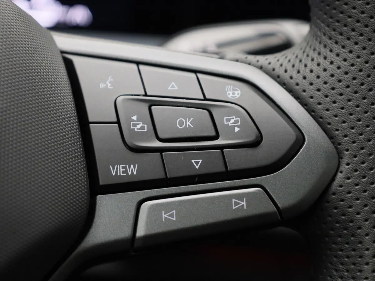 1.5 eHybrid R-Line Edition 204 PK| Origineel Nederlands | 1e Eigenaar | Panoramadak | Navigatie | Stoelverwarming | Stuurwielverwarming | Achteruitrijcamera