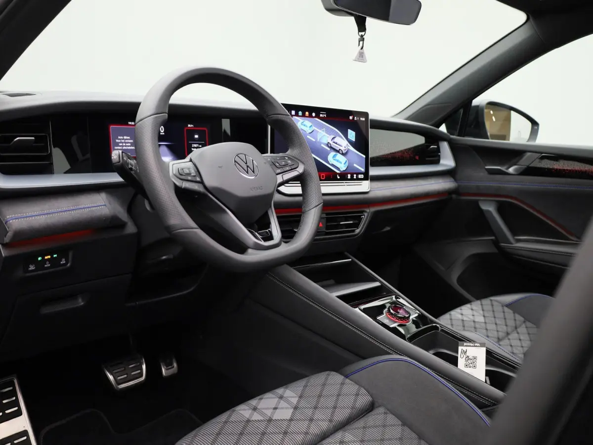 1.5 eHybrid R-Line Edition 204 PK| Origineel Nederlands | 1e Eigenaar | Panoramadak | Navigatie | Stoelverwarming | Stuurwielverwarming | Achteruitrijcamera