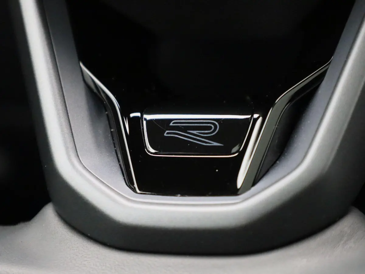 1.5 eHybrid R-Line Edition 204 PK| Origineel Nederlands | 1e Eigenaar | Panoramadak | Navigatie | Stoelverwarming | Stuurwielverwarming | Achteruitrijcamera