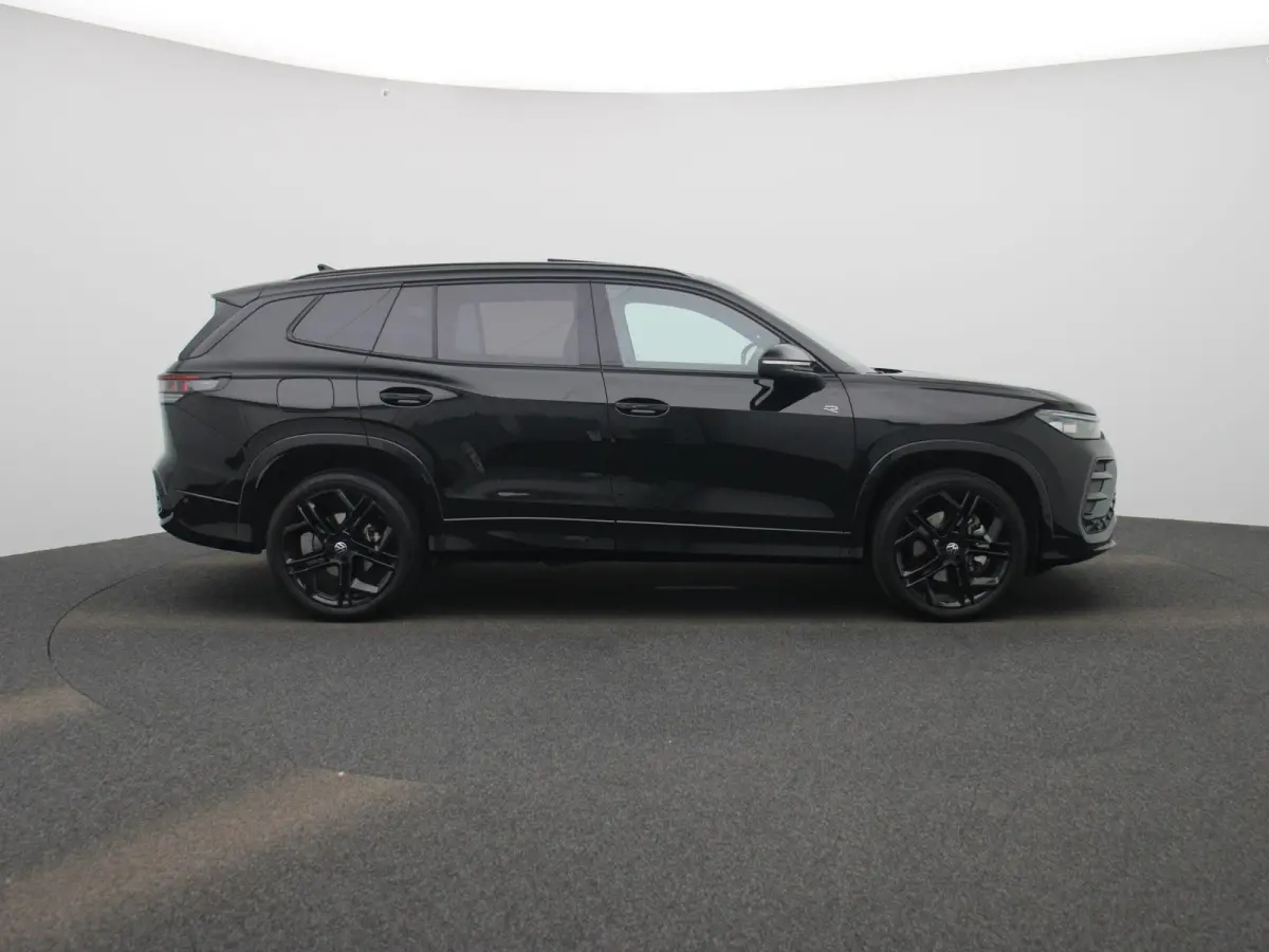 1.5 eHybrid R-Line Edition 204 PK| Origineel Nederlands | 1e Eigenaar | Panoramadak | Navigatie | Stoelverwarming | Stuurwielverwarming | Achteruitrijcamera