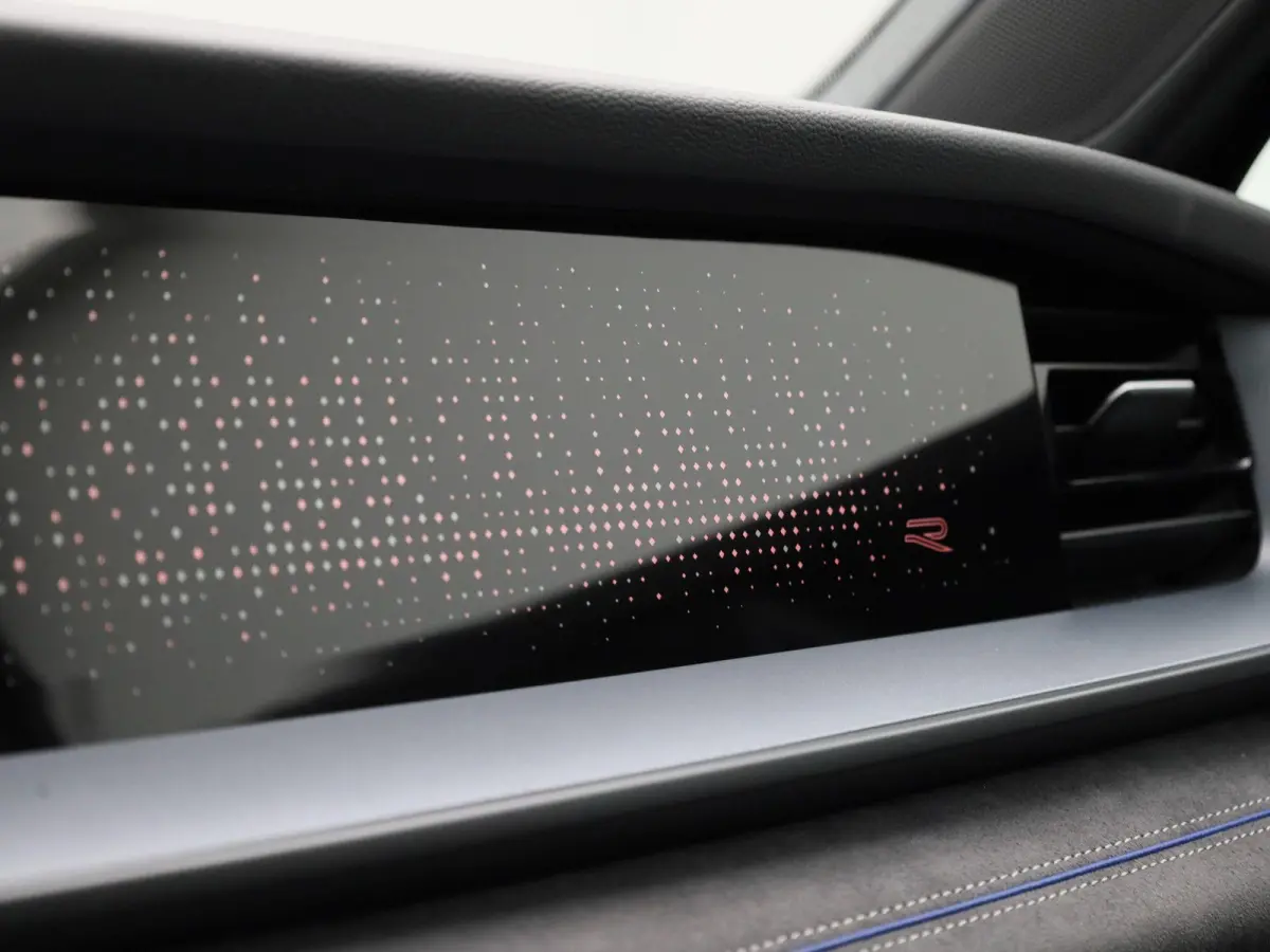 1.5 eHybrid R-Line Edition 204 PK| Origineel Nederlands | 1e Eigenaar | Panoramadak | Navigatie | Stoelverwarming | Stuurwielverwarming | Achteruitrijcamera