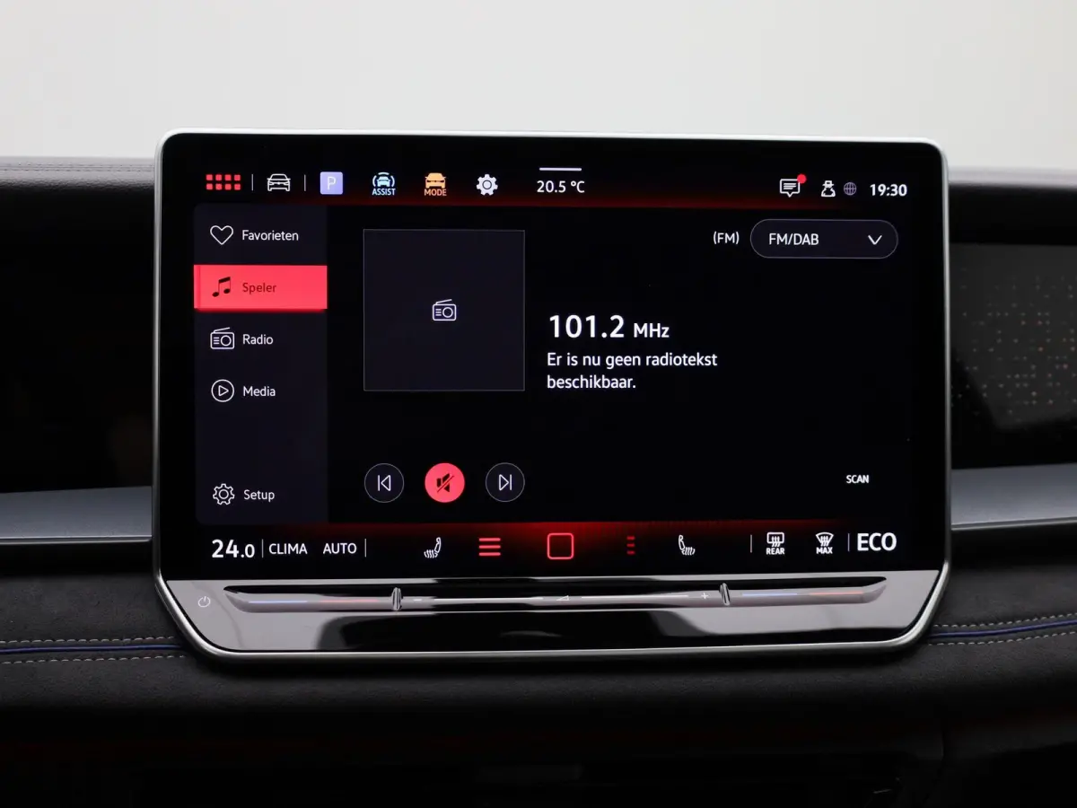 1.5 eHybrid R-Line Edition 204 PK| Origineel Nederlands | 1e Eigenaar | Panoramadak | Navigatie | Stoelverwarming | Stuurwielverwarming | Achteruitrijcamera