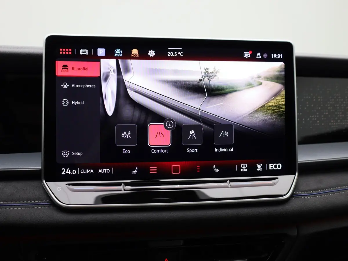 1.5 eHybrid R-Line Edition 204 PK| Origineel Nederlands | 1e Eigenaar | Panoramadak | Navigatie | Stoelverwarming | Stuurwielverwarming | Achteruitrijcamera
