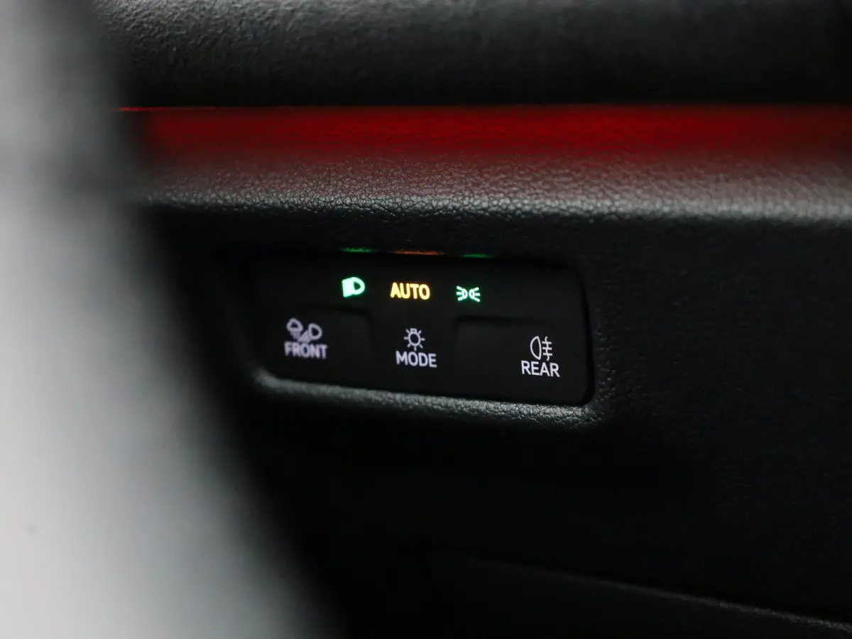 1.5 eHybrid R-Line Edition 204 PK| Origineel Nederlands | 1e Eigenaar | Panoramadak | Navigatie | Stoelverwarming | Stuurwielverwarming | Achteruitrijcamera