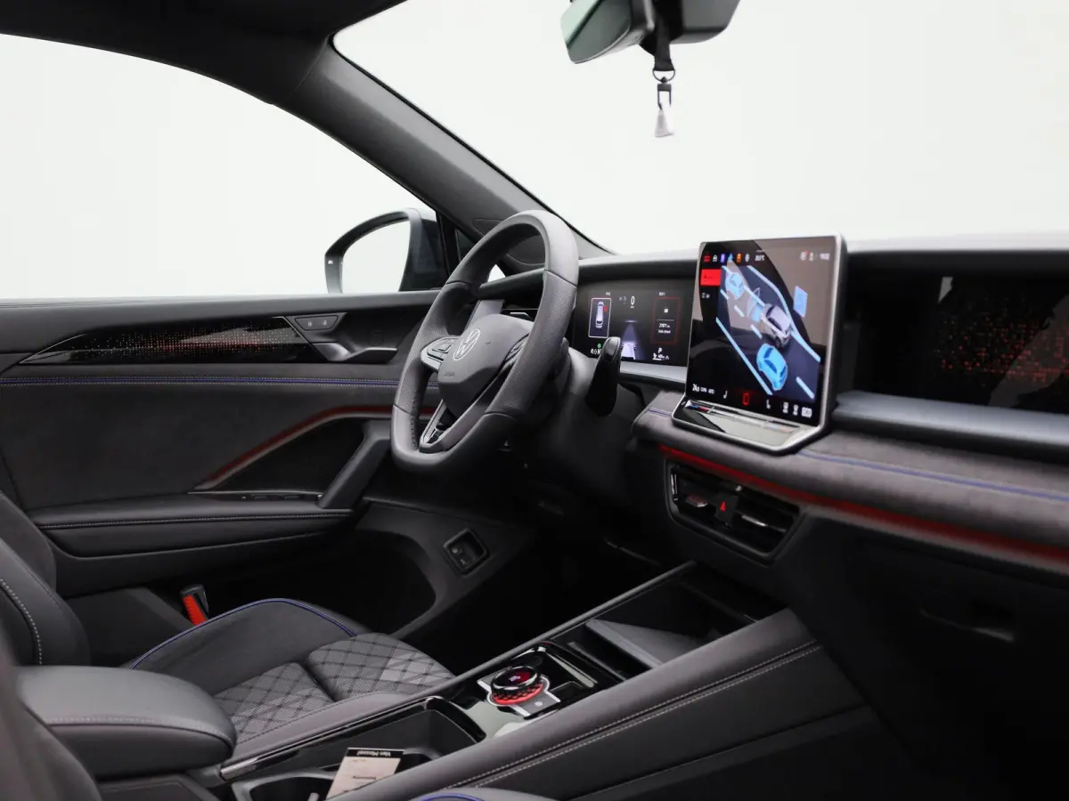 1.5 eHybrid R-Line Edition 204 PK| Origineel Nederlands | 1e Eigenaar | Panoramadak | Navigatie | Stoelverwarming | Stuurwielverwarming | Achteruitrijcamera