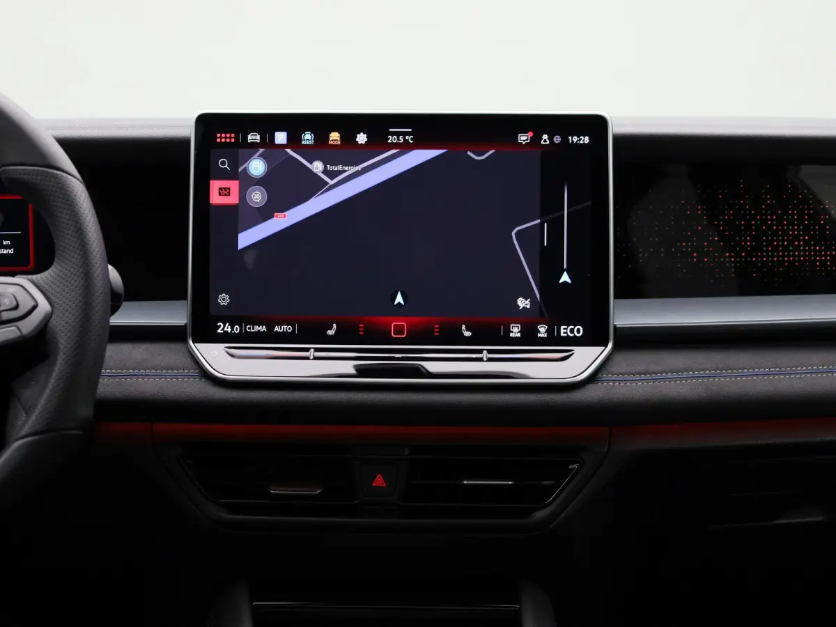 1.5 eHybrid R-Line Edition 204 PK| Origineel Nederlands | 1e Eigenaar | Panoramadak | Navigatie | Stoelverwarming | Stuurwielverwarming | Achteruitrijcamera