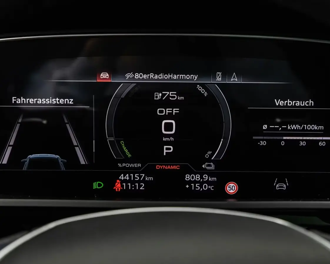 55 Quattro S-LINE 95 kWh (300kW/408pk) ** S-LINE, LEDER, ACC, HuD, PANORAMA, 20-inch LMV, ** 1e EIG - UNFALLFREI ** ** INFORMEER OOK NAAR ONZE AANTREKKELIJKE FINANCIAL-LEASE TARIEVEN **
