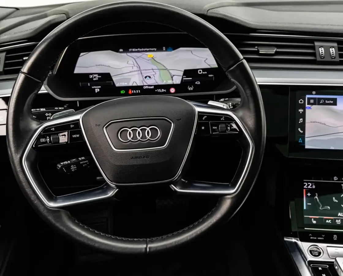 55 Quattro S-LINE 95 kWh (300kW/408pk) ** S-LINE, LEDER, ACC, HuD, PANORAMA, 20-inch LMV, ** 1e EIG - UNFALLFREI ** ** INFORMEER OOK NAAR ONZE AANTREKKELIJKE FINANCIAL-LEASE TARIEVEN **