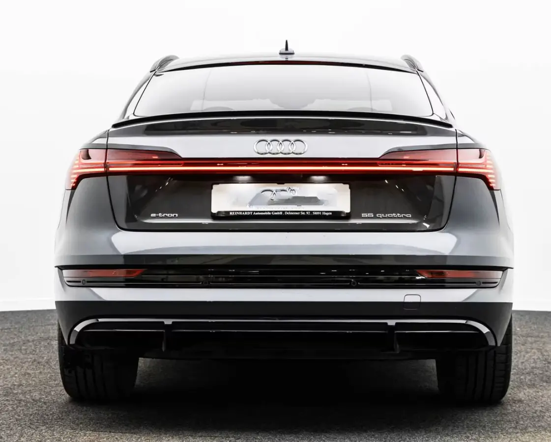55 Quattro S-LINE 95 kWh (300kW/408pk) ** S-LINE, LEDER, ACC, HuD, PANORAMA, 20-inch LMV, ** 1e EIG - UNFALLFREI ** ** INFORMEER OOK NAAR ONZE AANTREKKELIJKE FINANCIAL-LEASE TARIEVEN **