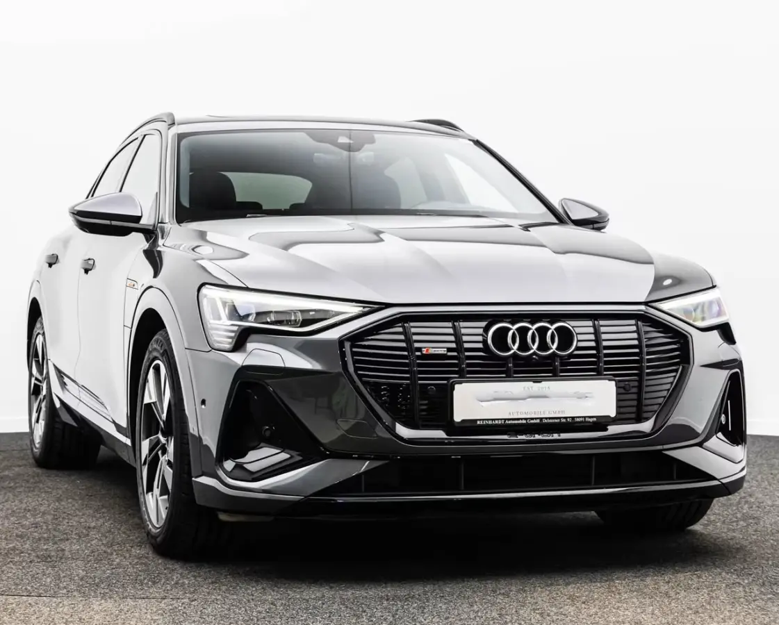 55 Quattro S-LINE 95 kWh (300kW/408pk) ** S-LINE, LEDER, ACC, HuD, PANORAMA, 20-inch LMV, ** 1e EIG - UNFALLFREI ** ** INFORMEER OOK NAAR ONZE AANTREKKELIJKE FINANCIAL-LEASE TARIEVEN **